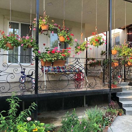 Guest House Tasunia Kutaissi Exterior foto